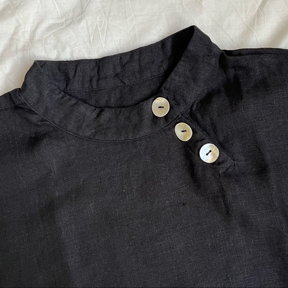 Pure Linen top with mother of pearl buttons - Picture 5 of 5